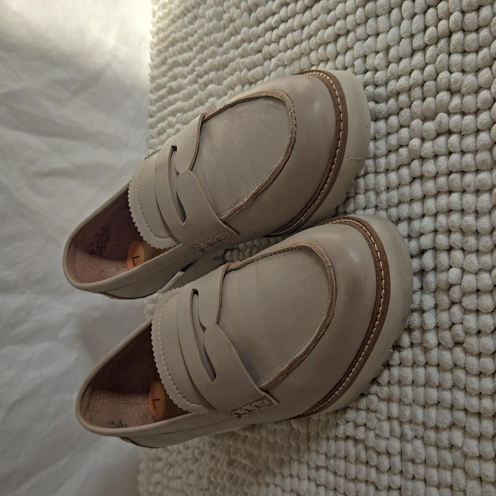 Franco Sarto Cedra Loafers Cream Size 7
